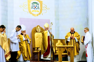 Pasterce w naszej Katedrze przewodniczył bp Jan Wątroba.  fot. Andrzej Kotowicz