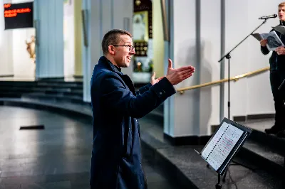 W czwartek (7 grudnia) w wigilię Niepokalanego Poczęcia NMP modliliśmy się śpiewem Akatystu ku czci Bogurodzicy. Śpiew prowadziła Katedralna Schola Liturgiczna pod dyrekcją ks. Juliana Wybrańca. Nabożeństwu przewodniczył ks. Jakub Oczkowicz.
fot. Tomasz Chrobak