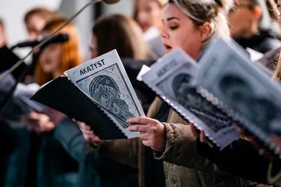 W czwartek (7 grudnia) w wigilię Niepokalanego Poczęcia NMP modliliśmy się śpiewem Akatystu ku czci Bogurodzicy. Śpiew prowadziła Katedralna Schola Liturgiczna pod dyrekcją ks. Juliana Wybrańca. Nabożeństwu przewodniczył ks. Jakub Oczkowicz.
fot. Tomasz Chrobak