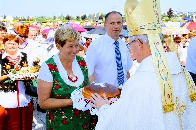 W niedzielę 25.08.2019 r. przy Katedrze Rzeszowskiej odbyły się Dożynki Diecezjalne. Do Parku Papieskiego przyjechało 73 delegacje z wieńcami dożynkowymi. fot. Andrzej Kotowicz