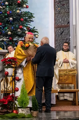 W uroczystość Objawienia Pańskiego, 6 stycznia 2024 r., w katedrze rzeszowskiej odprawiono Mszę św., której przewodniczył bp Jan Wątroba. W liturgii wzięli udział również abp Edward Nowak, bp Edward Białogłowski, bp Kazimierz Górny oraz kilkudziesięciu kapłanów koncelebrujących Eucharystię. W tym dniu bp Kazimierz Górny obchodził 39. rocznicę święceń biskupich, których udzielił św. Jan Paweł II w Watykanie, 6 stycznia 1985 r. Zaś bp Edward Białogłowski przeżywał 36. rocznicę sakry biskupiej, której udzielił abp Ignacy Tokarczuk w Przemyślu, 6 stycznia 1988 r.
fot. Joanna Prasoł