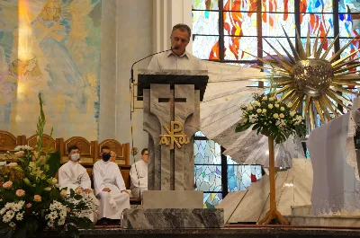 W czwartek 13 sierpnia przeżywaliśmy uroczyste Nabożeństwo Fatimskie. Naszym modlitwom przewodniczył ks. Wojciech Rybka SVD, misjonarz werbista, posługujący na Tajwanie. O godz. 18.40 zostały przedstawione prośby i podziękowania do Matki Bożej Fatimskiej, w intencji których sprawowana była także Msza Święta. Po Mszy Świętej wyruszyła procesja z figurą Matki Bożej. Nabożeństwo zakończył Apel Jasnogórski. fot. Rafał Waszczak