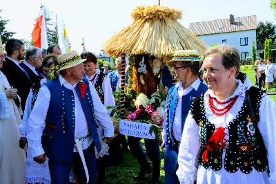 W niedzielę 25.08.2019 r. przy Katedrze Rzeszowskiej odbyły się Dożynki Diecezjalne. Do Parku Papieskiego przyjechało 73 delegacje z wieńcami dożynkowymi. fot. Andrzej Kotowicz