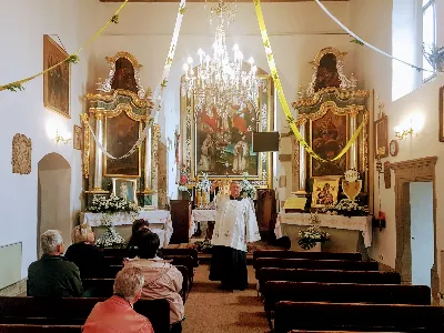 W sobotę 19 maja członkowie Stowarzyszenia Przyjaciół WSD Rzeszów wraz z opiekunem ks. Julianem wybrali się na pielgrzymkę do Tropia i Zabawy. Tropie to miejscowość związana z pierwszymi polskimi świętymi: św. Świeradem i św. Benedyktem. Natomiast w Zabawie uczciliśmy patronkę naszej diecezji bł. Karolinę.