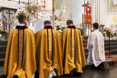 W Niedzielę Wielkanocną Mszy Świętej z procesją rezurekcyjną przewodniczył bp Edward Białogłowski.
fot. Joanna Prasoł