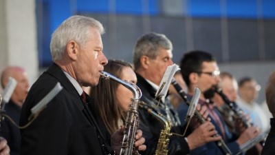 W czwartek 13 maja przeżywaliśmy uroczyste Nabożeństwo Fatimskie. Naszym modlitwom przewodniczył ks. dr Sławomir Jeziorski, prefekt i wykładowca Wyższego Seminarium Duchownego w Rzeszowie. O godz. 18.45 zostały przedstawione prośby i podziękowania do Matki Bożej Fatimskiej, w intencji których sprawowana była także Msza Święta. W koncelebrze uczestniczył ks. Piotr Tarnawski, radca Nuncjatury Apostolskiej w Moskwie, ks. Jan Młynarczyk, emerytowany proboszcz parafii Matki Bożej Królowej Polski i św. Jana Kantego w Sandomierzu i ks. Krzysztof Gołąbek, proboszcz parafii katedralnej i kustosz sanktuarium. Po Mszy Świętej wyruszyła procesja z figurą Matki Bożej. Nabożeństwo zakończył Apel Jasnogórski. fot. Małgorzata Ryndak