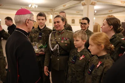 W liturgiczne wspomnienie św. Jana Apostoła (27 grudnia) w katedrze rzeszowskiej celebrowano Eucharystię, której przewodniczył bp Jan Wątroba. Mszę św. koncelebrował abp Edward Nowak, bp Edward Białogłowski, a także ok. 60 kapłanów, którzy wraz z przedstawicielami wspólnot, stowarzyszeń i instytucji modlili się w intencji Biskupa Rzeszowskiego z okazji jego imienin.
Homilię wygłosił ks. Janusz Kosior, proboszcz parafii pw. św. Jadwigi Królowej w Rzeszowie.
Na zakończenie Mszy św. bp Jan Wątroba podziękował za modlitwę i życzenia. 
fot. ks. Jakub Oczkowicz
