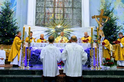 Pasterce w naszej Katedrze przewodniczył Ks. Bp Edward Białogłowski. Czuwanie przed Pasterką prowadziła młodzież z Oazy.
fot. Andrzej Kotowicz