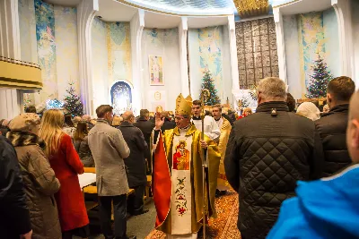 Pasterce w naszej Katedrze przewodniczył bp Jan Wątroba. Czuwanie przed Pasterką prowadziła młodzież naszej parafii. fot. Fotografiarzeszow