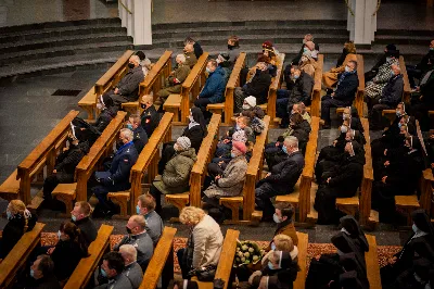 W poniedziałek 27 grudnia 2021 r. w naszej Katedrze duchowni i świeccy modlili się w intencji bpa Jana Wątroby w dniu imienin.  fot. Paulina Lęcznar