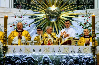 Pasterce w naszej Katedrze przewodniczył bp Jan Wątroba.  fot. Andrzej Kotowicz