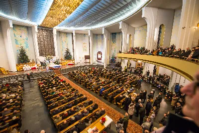 Pasterce w naszej Katedrze przewodniczył bp Jan Wątroba. Czuwanie przed Pasterką prowadziła młodzież naszej parafii. fot. Fotografiarzeszow