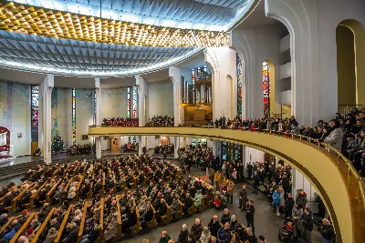 26 grudnia o godz. 12.00 Mszy Świętej w naszej Katedrze przewodniczył Ks. Bp Edward Białogłowski. Podczas Mszy Świętej śpiewał chór katedralny Pueri Cantores Resovienses. Po Mszy Świętej Ksiądz Biskup wraz z chórzystami dzielili się opłatkiem. fot. Fotografiarzeszow