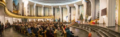 Pasterce w naszej Katedrze przewodniczył bp Jan Wątroba. Czuwanie przed Pasterką prowadziła młodzież naszej parafii. fot. Fotografiarzeszow