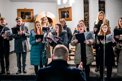 W czwartek (7 grudnia) w wigilię Niepokalanego Poczęcia NMP modliliśmy się śpiewem Akatystu ku czci Bogurodzicy. Śpiew prowadziła Katedralna Schola Liturgiczna pod dyrekcją ks. Juliana Wybrańca. Nabożeństwu przewodniczył ks. Jakub Oczkowicz.
fot. Tomasz Chrobak