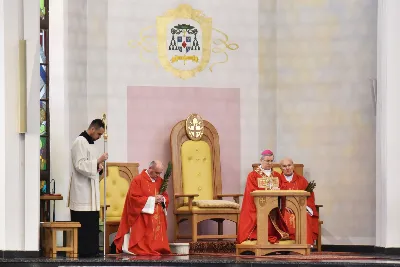 Mszy Świętej w intencji młodzieży w Niedzielę Palmową w naszej Katedrze przewodniczył bp Jan Wątroba. Uroczystości odbyły się w cieniu pandemii koronawirusa przy niemal pustej Katedrze.  fot. ks. Tomasz Nowak