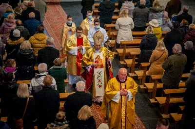 W Niedzielę Świętej Rodziny Mszy Świętej o godz. 12.00 przewodniczył bp Edward Białogłowski. Eucharystię uświetnił śpiewem kolęd Katedralny Chór Chłopięco-Męski Pueri Cantores Resovienses. fot. Paulina Lęcznar