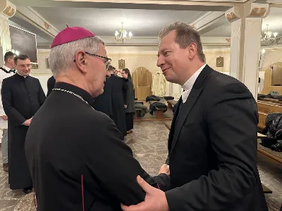 W liturgiczne wspomnienie św. Jana Apostoła (27.12) bp Jan Wątroba przewodniczył Mszy św. w katedrze rzeszowskiej. Eucharystię koncelebrowali abp Edward Nowak, bp Edward Białogłowski, bp Kazimierz Górny, a także ponad 60 kapłanów, którzy wraz z wiernymi modlili się w intencji Biskupa Rzeszowskiego z okazji jego imienin.