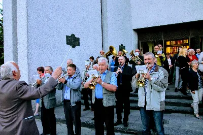 Mszy Świętej przewodniczył ks. Jerzy Buczek. Homilię wygłosił ks. Tomasz Bać. Śpiew prowadził chór Alba Cantans, którym dyrygowała Kornelia Ignas.