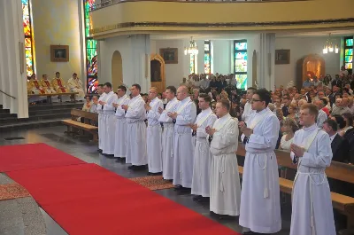 8 czerwca 2019 r. w Katedrze Rzeszowskiej jedenastu diakonów naszej diecezji przyjęło sakrament kapłaństwa.  Do grona neoprezbiterów diecezji rzeszowskiej należą: ks. Kamil Bambrowicz z parafii Narodzenia Najświętszej Maryi Panny w Gorlicach, ks. Hubert Cop z parafii Matki Bożej Częstochowskiej i św. Józefa w Lutoryżu, ks. Jakub Gunia z parafii Najświętszej Maryi Panny Królowej Polski i św. Antoniego z Padwy w Strażowie, ks. Mateusz Juszczyk z parafii Dobrego Pasterza w Jaśle, ks. Arkadiusz Król z parafii św. Małgorzaty w Żurowej, ks. Jarosław Młodecki z parafii Trójcy Świętej w Bieździedzy, ks. Jakub Oczkowicz z parafii św. Andrzeja Boboli w Gorlicach, ks. Bartłomiej Ołyniec z parafii św. Judy Tadeusza w Rzeszowie, ks. Grzegorz Petka z parafii św. Stanisława Biskupa i Męczennika w Dobrzechowie, ks. Dominik Wacław z parafii św. Stanisława Biskupa i Męczennika w Boguchwale i ks. Rafał Wesołowski z parafii św. Michała Archanioła w Nockowej.  Mszy św. przewodniczył i święceń udzielił bp Jan Wątroba. W Eucharystii uczestniczyło około stu księży, m.in: przełożeni Wyższego Seminarium Duchownego w Rzeszowie oraz proboszczowie i wikariusze z parafii rodzinnych neoprezbiterów.  fot. WSD Rzeszów