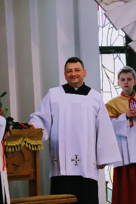 W sobotnie południe 67 naszych młodych parafian przyjęło sakrament bierzmowania. Po dwóch latach przygotowań wyrazili przed bpem Janem Wątrobą swoje pragnienie świadczenia o wierze i życia według jej zasad. Jako motto ich wzrostu w dojrzałości chrześcijańskiej Ksiądz Biskup zaproponował słowa św. Piotra: "Trzeba słuchać bardziej Boga niż ludzi".
Fot. Piotr Reszko i Katarzyna Franiszyn-Luciano