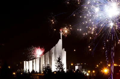 Drodzy Parafianie i Przyjaciele naszej Katedry!  Mamy to szczęście, że w nowy rok wchodzimy z Jezusem Chrystusem i pod opieką Jego Matki.  Dlatego z pokojem w sercu i z radością płynącą z przyjaźni z Bogiem pragniemy Wam życzyć, abyście w każdy dzień nowego roku byli głęboko przekonani o działaniu Bożej Opatrzności. Niech Was w tym utwierdza ogrom łask, jakie Bóg dla Was przygotował i towarzyszy Jego błogosławieństwo. fot. Joanna Prasoł