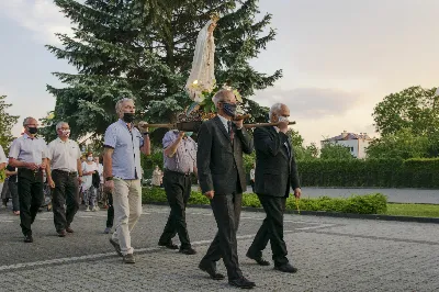 W sobotę 13 czerwca przeżywaliśmy uroczyste Nabożeństwo Fatimskie. Naszym modlitwom przewodniczył ks. Krzysztof Gołąbek - proboszcz naszej Katedry. Homilię wygłosił ks. dr Krzysztof Golas. O godz. 18.40 zostały przedstawione prośby i podziękowania do Matki Bożej Fatimskiej, w intencji których sprawowana była także Msza Święta. Po Mszy Świętej wyruszyła procesja z figurą Matki Bożej. Nabożeństwo zakończył Apel Jasnogórski.  fot. Joanna Prasoł