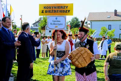 W niedzielę 25.08.2019 r. przy Katedrze Rzeszowskiej odbyły się Dożynki Diecezjalne. Do Parku Papieskiego przyjechało 73 delegacje z wieńcami dożynkowymi. fot. Andrzej Kotowicz