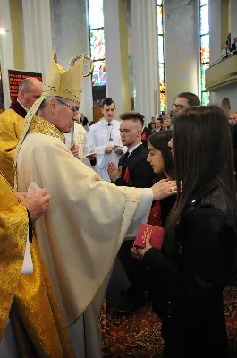 W sobotę 27.04.2019 r. podczas Mszy Świętej o godz.11.00 młodzież z Parafii Katedralnej oraz z parafii Matki Boskiej Częstochowskiej (Rzeszów-Drabinianka) otrzymała z rąk Ks. Bpa Jana Wątroby sakrament bierzmowania.