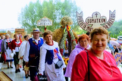 Jak co roku, w ostatnią niedzielę sierpnia w Rzeszowie odbyły się dożynki diecezjalne. Uroczystość była okazją dziękczynienia za tegoroczne plony, na które rolnicy z trudem pracowali przez cały rok. fot. Andrzej Kotowicz