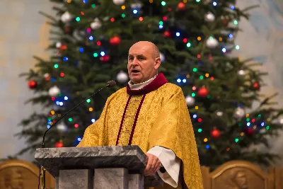 Pasterce w naszej Katedrze przewodniczył bp Jan Wątroba. Czuwanie przed Pasterką prowadziła młodzież naszej parafii. fot. Fotografiarzeszow