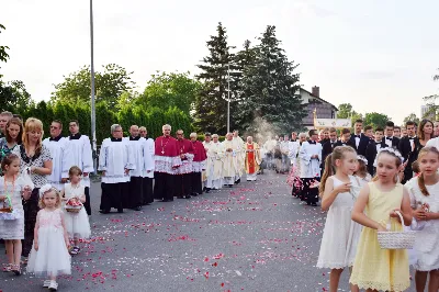 W piątek 8 czerwca obchodziliśmy Uroczystość Najświętszego Serca Pana Jezusa. Jest to nasze święto patronalne złączone z możliwością zyskania odpustu zupełnego. Uroczystej sumie odpustowej przewodniczył bp Kazimierz Górny. Kaznodzieją odpustowym był ks. Mieczysław Lignowski. fot. Joanna Prasoł