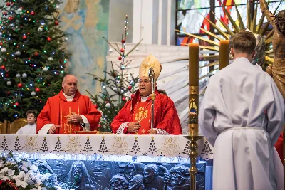 26 grudnia o godz. 12.00 Mszy Świętej w naszej Katedrze przewodniczył Ks. Bp Edward Białogłowski. Podczas Mszy Świętej śpiewał chór katedralny Pueri Cantores Resovienses. Po Mszy Świętej Ksiądz Biskup wraz z chórzystami dzielili się opłatkiem. fot. Fotografiarzeszow