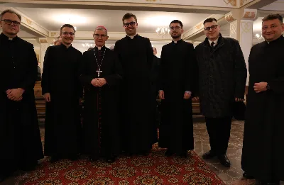 W liturgiczne wspomnienie św. Jana Apostoła (27 grudnia) w katedrze rzeszowskiej celebrowano Eucharystię, której przewodniczył bp Jan Wątroba. Mszę św. koncelebrował abp Edward Nowak, bp Edward Białogłowski, a także ok. 60 kapłanów, którzy wraz z przedstawicielami wspólnot, stowarzyszeń i instytucji modlili się w intencji Biskupa Rzeszowskiego z okazji jego imienin.
Homilię wygłosił ks. Janusz Kosior, proboszcz parafii pw. św. Jadwigi Królowej w Rzeszowie.
Na zakończenie Mszy św. bp Jan Wątroba podziękował za modlitwę i życzenia. 
fot. ks. Jakub Oczkowicz
