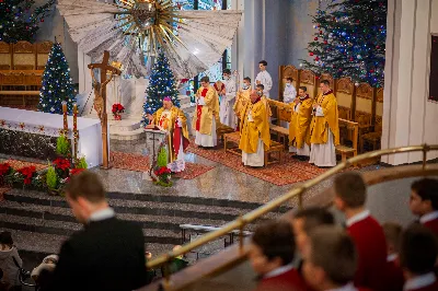 W Niedzielę Świętej Rodziny Mszy Świętej o godz. 12.00 przewodniczył bp Edward Białogłowski. Eucharystię uświetnił śpiewem kolęd Katedralny Chór Chłopięco-Męski Pueri Cantores Resovienses. fot. Paulina Lęcznar