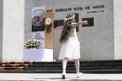 W uroczystość Najświętszego Ciała i Krwi Chrystusa Mszy Świętej w naszej Katedrze przewodniczył ks. proboszcz Krzysztof Gołąbek. Homilię wygłosił ks. Krzysztof Golas - wikariusz katedralny. Po zakończeniu liturgii wyruszyła procesja eucharystyczna do czterech ołtarzy rozmieszczonych wokół Katedry. fot. Joanna Prasoł