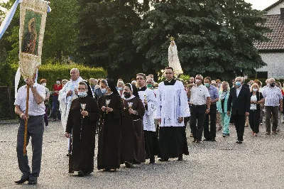 W sobotę 13 czerwca przeżywaliśmy uroczyste Nabożeństwo Fatimskie. Naszym modlitwom przewodniczył ks. Krzysztof Gołąbek - proboszcz naszej Katedry. Homilię wygłosił ks. dr Krzysztof Golas. O godz. 18.40 zostały przedstawione prośby i podziękowania do Matki Bożej Fatimskiej, w intencji których sprawowana była także Msza Święta. Po Mszy Świętej wyruszyła procesja z figurą Matki Bożej. Nabożeństwo zakończył Apel Jasnogórski.  fot. Joanna Prasoł