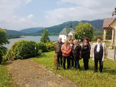 W sobotę 19 maja członkowie Stowarzyszenia Przyjaciół WSD Rzeszów wraz z opiekunem ks. Julianem wybrali się na pielgrzymkę do Tropia i Zabawy. Tropie to miejscowość związana z pierwszymi polskimi świętymi: św. Świeradem i św. Benedyktem. Natomiast w Zabawie uczciliśmy patronkę naszej diecezji bł. Karolinę.