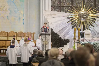 2 marca 2022 r., w Środę Popielcową, bp Jan Wątroba przewodniczył wieczornej Mszy Świętej w naszej Katedrze. W koncelebrze uczestniczyli m.in. ks. Krzysztof Gołąbek - proboszcz parafii katedralnej i o. Andrzej Derdziuk - tegoroczny rekolekcjonista katedralny. Śpiew podczas liturgii prowadziła Katedralna Schola Liturgiczna. fot. Małgorzata Ryndak