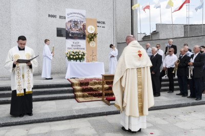 W uroczystość Najświętszego Ciała i Krwi Chrystusa Mszy Świętej w naszej Katedrze przewodniczył ks. proboszcz Krzysztof Gołąbek. Homilię wygłosił ks. Krzysztof Golas - wikariusz katedralny. Po zakończeniu liturgii wyruszyła procesja eucharystyczna do czterech ołtarzy rozmieszczonych wokół Katedry. fot. Joanna Prasoł