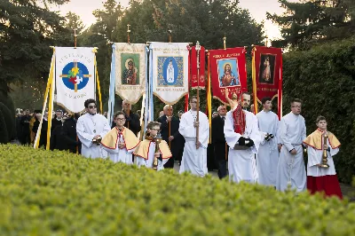 W Niedzielę Wielkanocną Mszy Świętej z procesją rezurekcyjną przewodniczył bp Edward Białogłowski.
fot. Joanna Prasoł