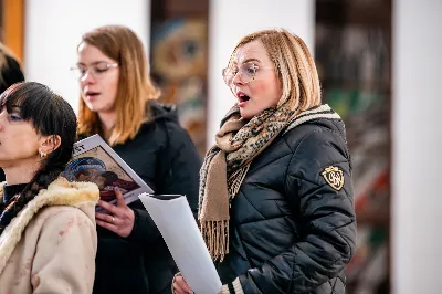 W czwartek (7 grudnia) w wigilię Niepokalanego Poczęcia NMP modliliśmy się śpiewem Akatystu ku czci Bogurodzicy. Śpiew prowadziła Katedralna Schola Liturgiczna pod dyrekcją ks. Juliana Wybrańca. Nabożeństwu przewodniczył ks. Jakub Oczkowicz.
fot. Tomasz Chrobak