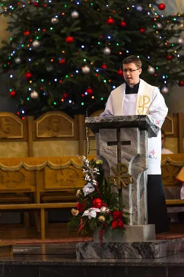 W niedzielę Chrztu Pańskiego, uroczystą Mszą Świętą, przy wypełnionej po brzegi Katedrze, zakończyliśmy okres Bożego Narodzenia. Podczas Mszy Świętej śpiewał nasz Katedralny Chór Chłopięco-Męski Pueri Cantores Resovienses pod dyrekcją Marcina Florczaka. Po zakończonej liturgii odbył się koncert kolęd w wykonaniu naszego Chóru. W programie znalazły się kolędy, pastorałki i pieśni bożonarodzeniowe polskie i zagraniczne, m.in. "Lulajże, Jezuniu" w aranżacji Dominika Lasoty, "Za Gwiazdą" w opracowaniu Jana Maklakiewicza, "Mary, did You know?" Marka Lowry’ego i Buddy’ego Greene’a, "Gaudete" Briana Keya, "Angels we have heard on high" Stevena Strite’a. Koncert spotkał się z ogromnym entuzjazmem publiczności, która nagrodziła wykonawców brawami na stojąco. W zamian chórzyści odwdzięczyli się bisami.  fot. Dariusz Kamiński