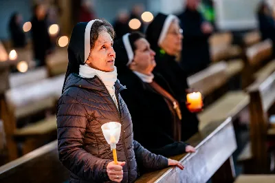 W czwartek (7 grudnia) w wigilię Niepokalanego Poczęcia NMP modliliśmy się śpiewem Akatystu ku czci Bogurodzicy. Śpiew prowadziła Katedralna Schola Liturgiczna pod dyrekcją ks. Juliana Wybrańca. Nabożeństwu przewodniczył ks. Jakub Oczkowicz.
fot. Tomasz Chrobak