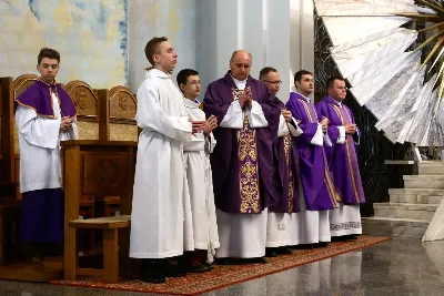 14 lutego 2018 r., w Środę Popielcową, bp Jan Wątroba przewodniczył Mszy św. w katedrze rzeszowskiej o godz. 18.00. W koncelebrze uczestniczyli m.in. infułaci: ks. Stanisław Mac i ks. Wiesław Szurek. Homilię wygłosił ks. Jacek Szczęch – wykładowca i prefekt Wyższego Seminarium Duchownego w Rzeszowie.