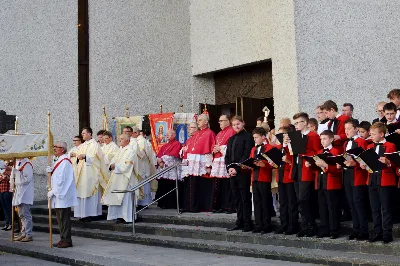 W piątek 8 czerwca obchodziliśmy Uroczystość Najświętszego Serca Pana Jezusa. Jest to nasze święto patronalne złączone z możliwością zyskania odpustu zupełnego. Uroczystej sumie odpustowej przewodniczył bp Kazimierz Górny. Kaznodzieją odpustowym był ks. Mieczysław Lignowski. fot. Joanna Prasoł