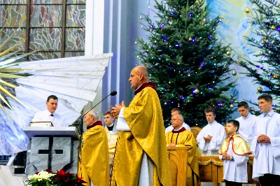 Pasterce w naszej Katedrze przewodniczył Ks. Bp Edward Białogłowski. Czuwanie przed Pasterką prowadziła młodzież z Oazy.
fot. Andrzej Kotowicz