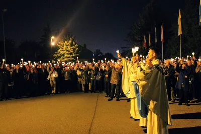 Mszy Świętej przewodniczył i homilię wygłosił ks. Piotr Fortuna - proboszcz parafii Matysówka. Liturgię oraz Różaniec przygotowały ss. Serafitki oraz ss. Felicjanki. fot. Andrzej Kotowicz