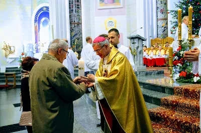 Pasterce w naszej Katedrze przewodniczył bp Jan Wątroba.  fot. Andrzej Kotowicz