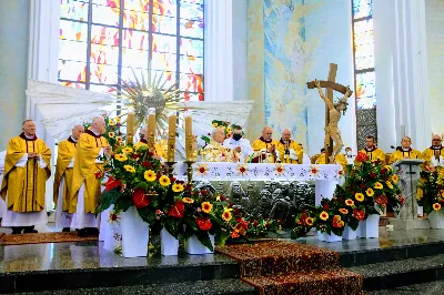 W niedzielę 7 czerwca podczas Mszy Świętej o godz. 12.00 we wspólnocie parafialnej dziękowaliśmy Panu Bogu za 60 lat kapłaństwa ks. inf. Stanisława Maca - pierwszego proboszcza i budowniczego naszej Katedry. fot. Joanna Prasoł, Andrzej Kotowicz